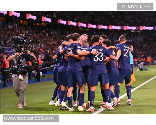 巴黎圣日耳曼球迷在社交平台上对西涅的恶意攻击,引发警方干预 巴黎圣日耳曼球迷在社交平台上对西涅的恶意攻击,引发警方干预